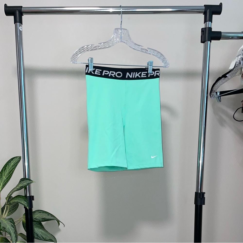 NWT Turquoise Blue Green Nike Pro High Rise 7” Shorts